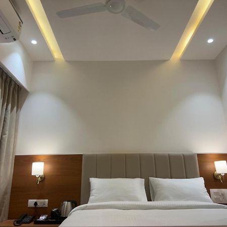 Hotel Neem Heritage 쉬르디 외부 사진