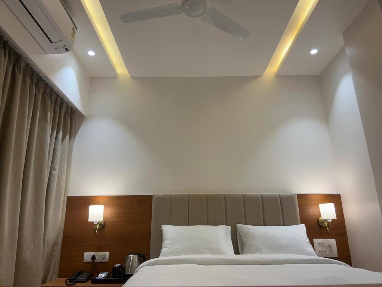 Hotel Neem Heritage 쉬르디 외부 사진