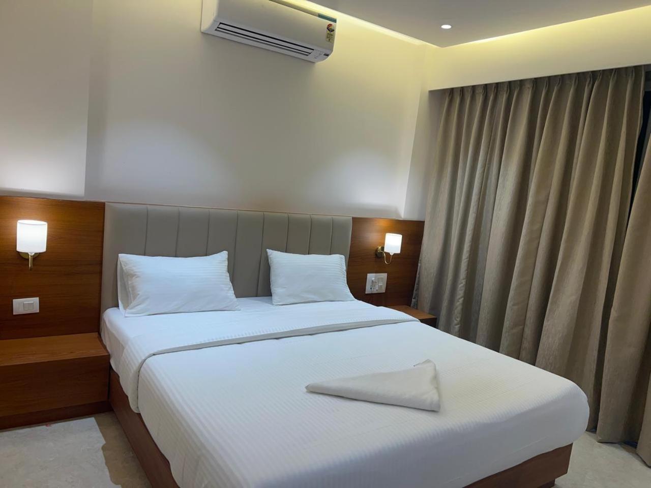 Hotel Neem Heritage 쉬르디 외부 사진