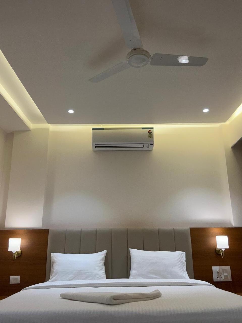 Hotel Neem Heritage 쉬르디 외부 사진