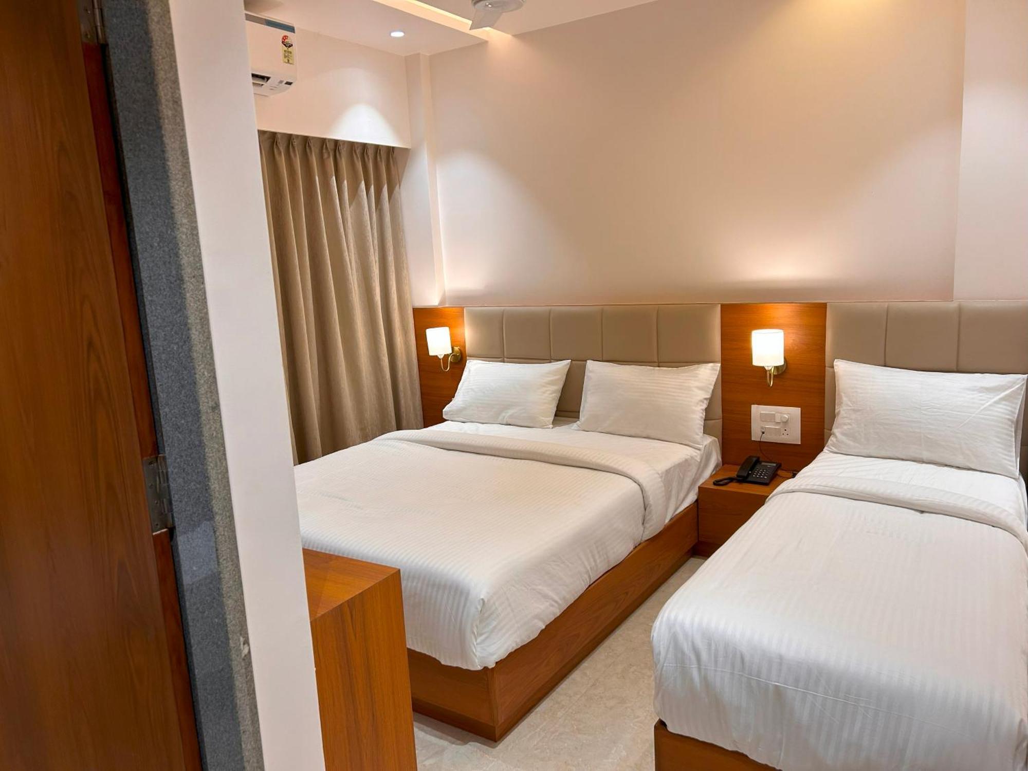 Hotel Neem Heritage 쉬르디 외부 사진