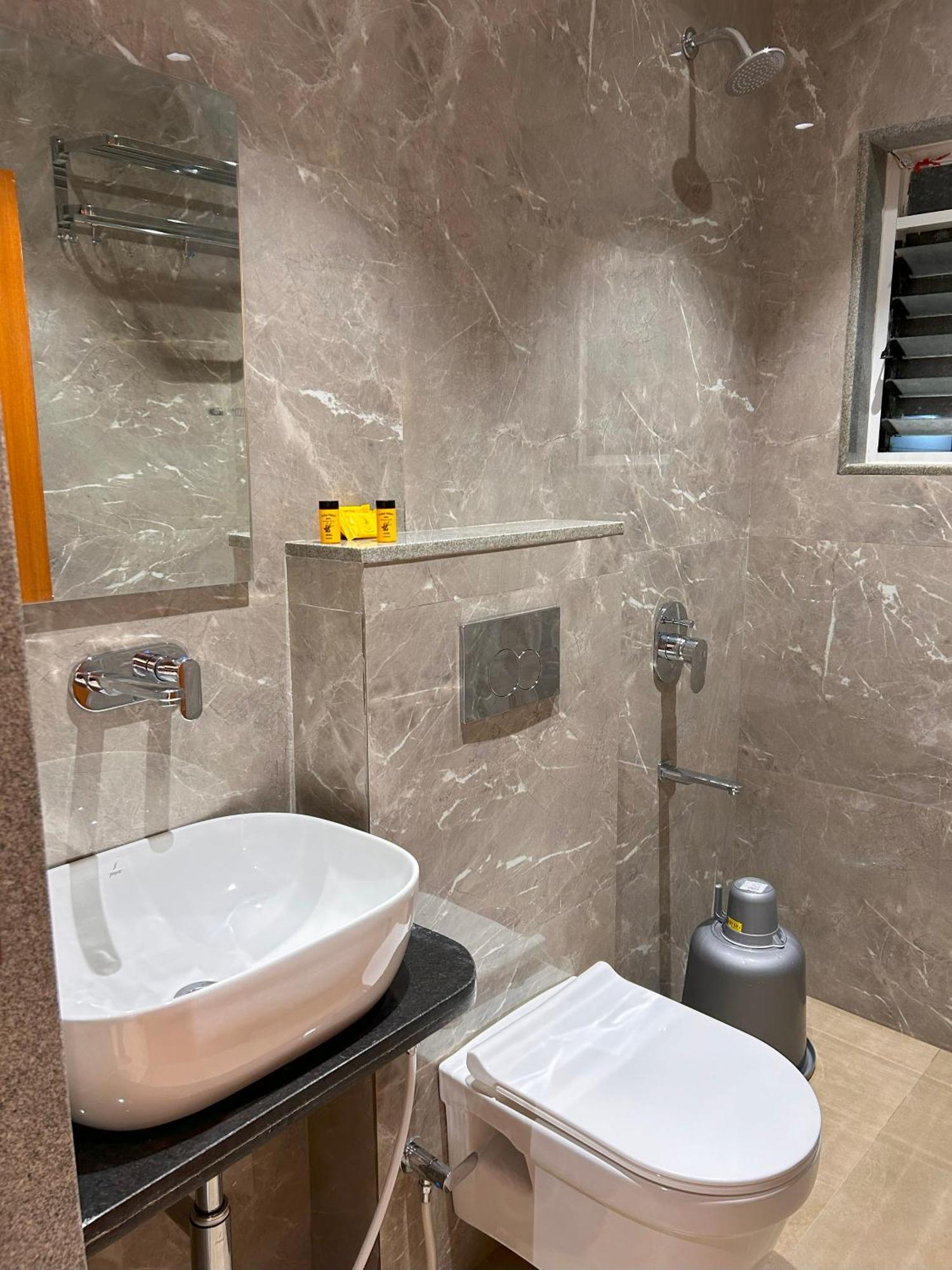 Hotel Neem Heritage 쉬르디 외부 사진